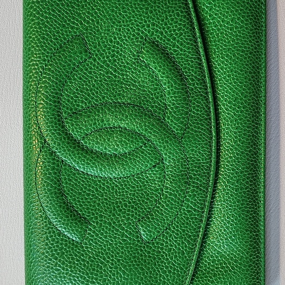 Authentic CHANEL big wallet with gold hardware pre-owned green - Picture 10 of 11